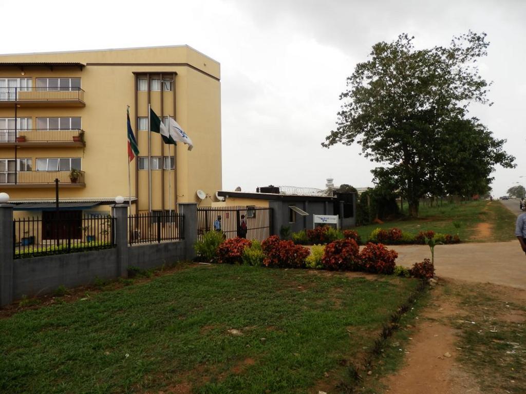 Blue Lodge Hotel Lagos Esterno foto